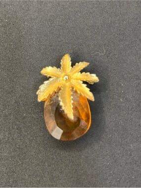 Sarah Coventry Autumn Haze Pineapple Brooch Amber Glass Gold Tone Vintage 1964